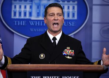 Ex médico de Trump hizo comentarios sexuales y denigró a subordinados