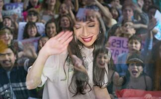 'Selena, la serie': actores vs personajes en la vida real