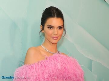 Kendall Jenner conquista Sidney con minivestido estilo flamingo