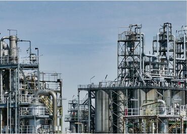 Por operación militar rusa en Ucrania, precio del barril de petróleo supera los 100 dls