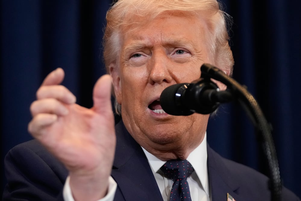 “Serán golpeados muy, muy duro”: Trump lanza advertencia a Irán por posible bloqueo del petróleo(AP Photo/Mark Schiefelbein)