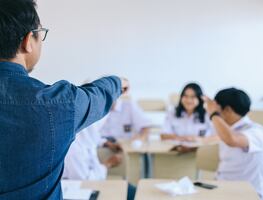 “No hablan inglés”: Maestro texano desata polémica al acusar a sus alumnos ante autoridades migratorias
