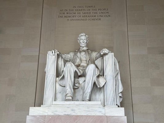 ¿Qué hay debajo del Lincoln Memorial? Esto yace bajo el famoso monumento de Washington DC