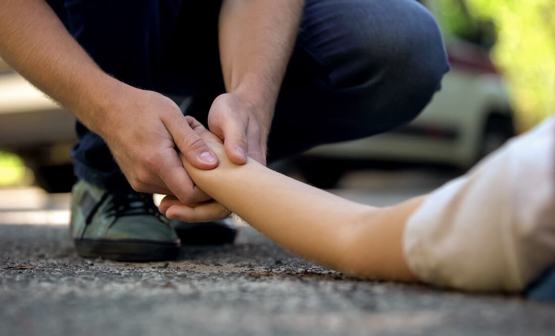 Man holding hand. iStock/Motortion