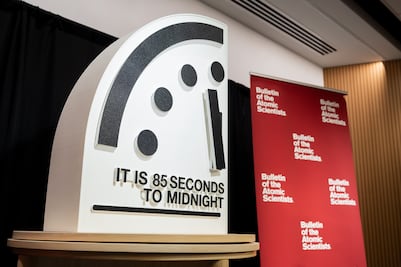 Reloj del Juicio Final avanza 85 segundos por guerra nuclear y crisis climática