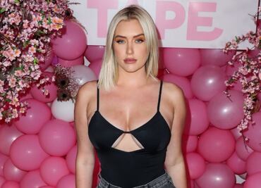 Anastasia Karanikolaou arrasa en Instagram con ajustado vestido naranja