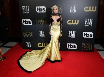 Los vestidos más sexys y elegantes de Lady Gaga 