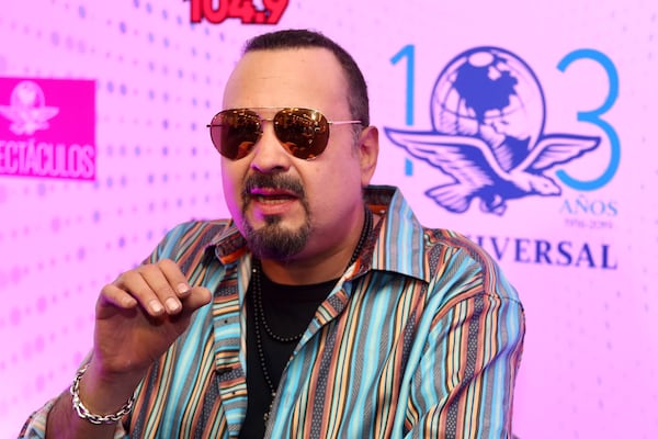 Pepe Aguilar presume sold out en Rodeo de Houston y en redes lo exhiben: “Andaban regalando de a 4 boletos” 