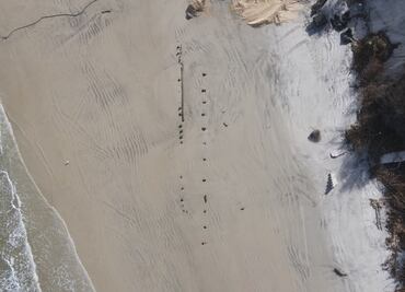 Aparece misterioso objeto en una playa de Florida tras paso de Ian