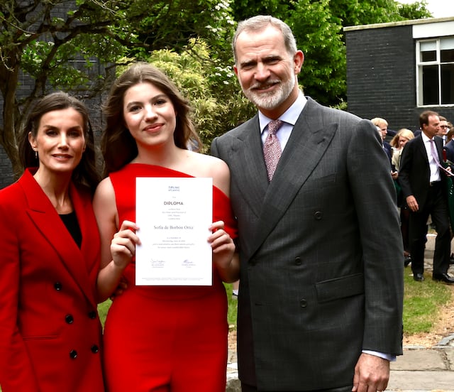 La infanta Sofía se gradúa en Gales: comparte emoción y orgullo junto a los reyes de España. FOTOS