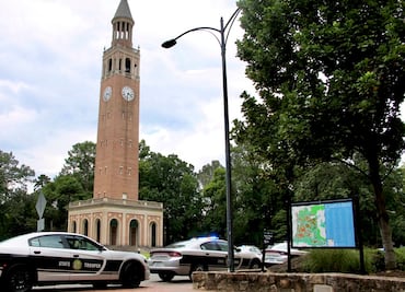 Universidad de Carolina del Norte: arrestan a hombre armado tras alarma en las instalaciones