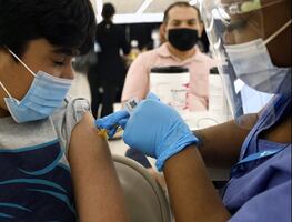 ¿Puedo ponerme la vacuna anticovid y contra la Influenza al mismo tiempo?