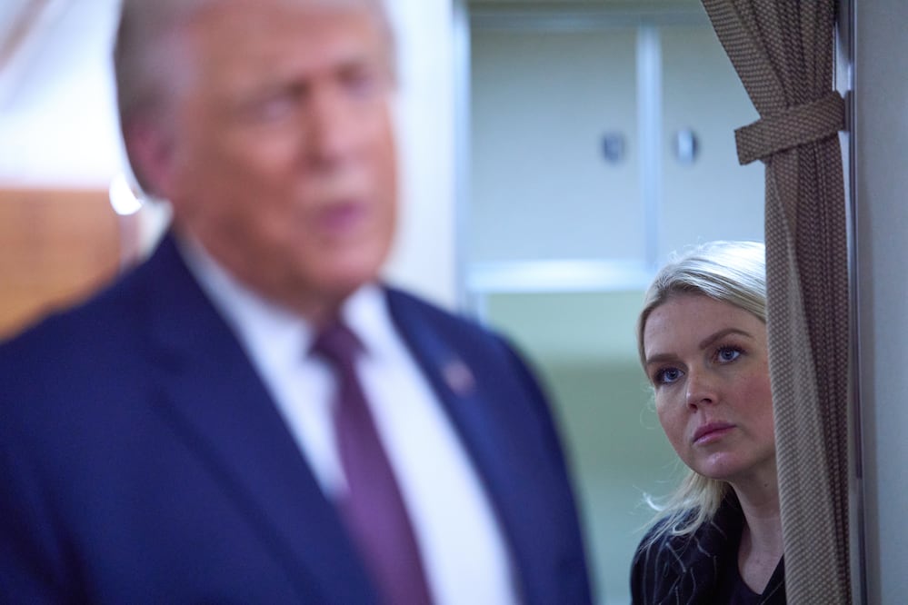 Karoline Leavitt dejará la Casa Blanca: Donald Trump revela por qué renuncia a su cargo. (AP Photo/Evan Vucci, File)