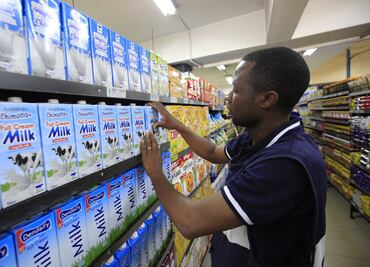 La inflación estadounidense sigue bajando, pero los precios de alimentos suben