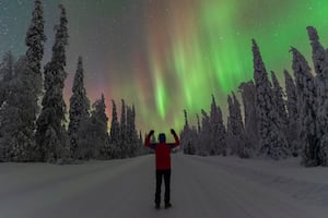 ¿Duendes o fantasmas? Revelan el origen metálico del resplandor verde en la atmósfera