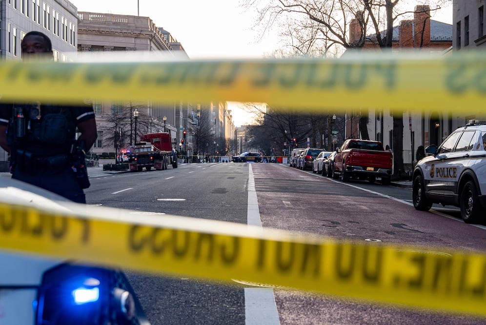 ¿Fue un atentado? Investigan choque de vehículo cerca de la Casa Blanca Foto: AP /Alex Brandon