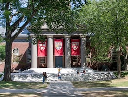 Trump prohíbe visas para nuevos estudiantes extranjeros de Harvard: Todo sobre la medida