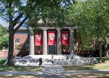 Trump prohíbe visas para nuevos estudiantes extranjeros de Harvard: Todo sobre la medida