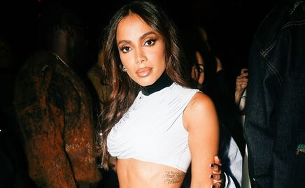 ¿Sin ropa interior? Anitta luce su falda más atrevida en la Semana de la Moda de París