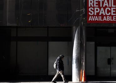 Se dispara el desempleo en EU; esperan por ayudas federales