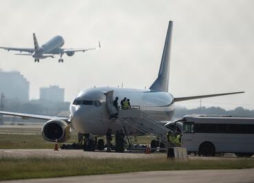 Estados Unidos deporta haitianos; 8,000 vuelven a México