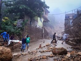 John causa al menos 23 muertos, entre edificios colapsados en Guerrero
