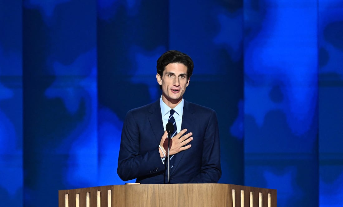 El legado Kennedy vuelve a la política: Jack Schlossberg, nieto de JFK, busca llegar al Congreso de Estados Unidos. (Photo by Mandel NGAN / AFP)