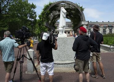 Videos. ¿Por qué están derribando estatuas en el mundo?