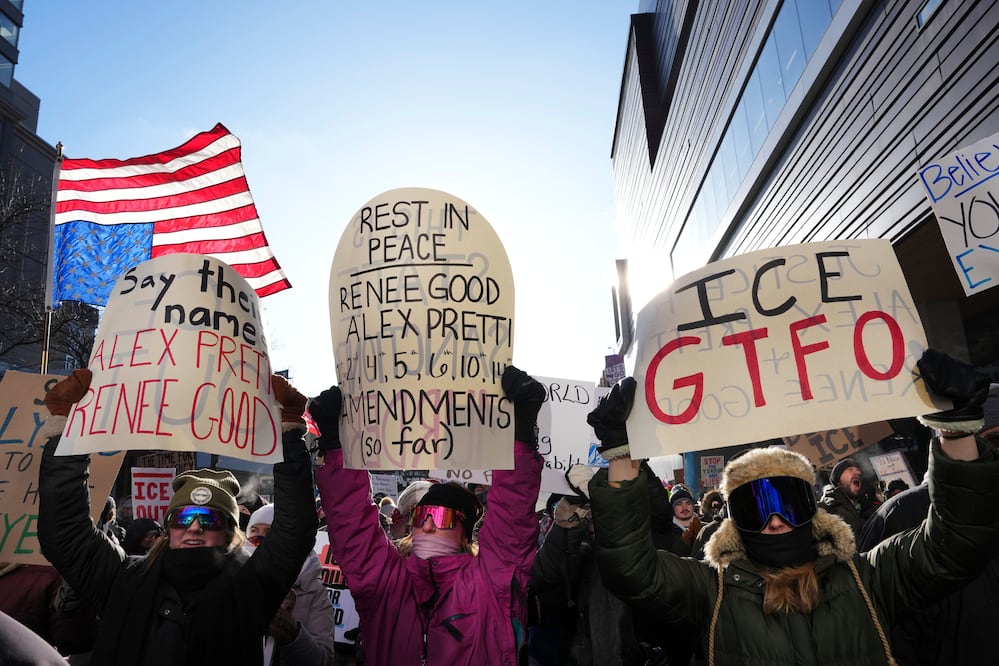 Muerte de Alex Pretti reaviva protestas contra redadas migratorias en Minneapolis. Foto: AP