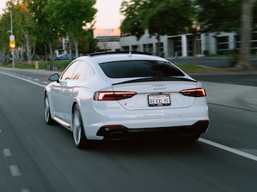 Multa millonaria: Magnate deberá pagar $110,000 dls por ir solo 27 km/h más rápido