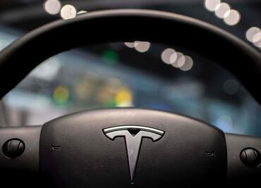 Tesla comenzará a cobrar por su conectividad a internet en el interior de sus vehículos