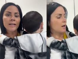 Mujer confunde pronombre de azafata en vuelo de United Airlines y es expulsada por comentarios "despectivos"