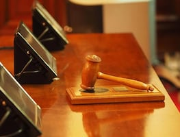 Hija de migrantes mexicanos, la primera jueza latina de corte federal en California