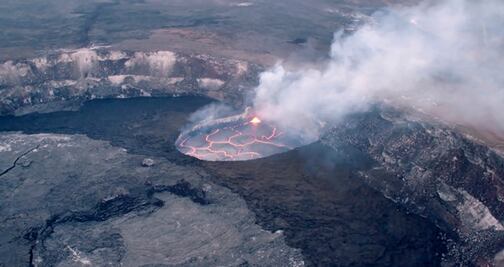 Rescatan a hombre tras caer al volcán Kilauea, en Hawái 