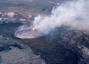 Rescatan a hombre tras caer al volcán Kilauea, en Hawái