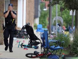 Videos de TikTok muestran a la multitud correr durante tiroteo en Highland Park