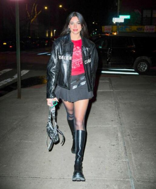 Dua Lipa cautiva con minifalda y chamarra de lujo en Nueva York