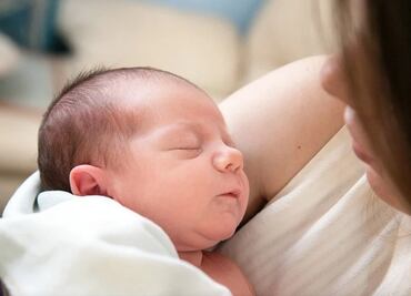 Advierten del peligro de zarandear a los bebés