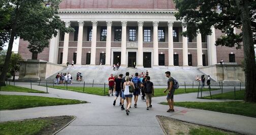 EU permite que alumno palestino de Harvard ingrese al país