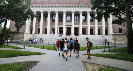 EU permite que alumno palestino de Harvard ingrese al país