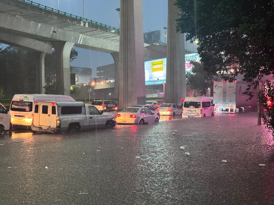 Caos por lluvias en CDMX: AICM restringe vuelos por seguridad y el Viaducto Miguel Alemán queda inundado. Foto EL UNIVERSAL / Valente Rosas