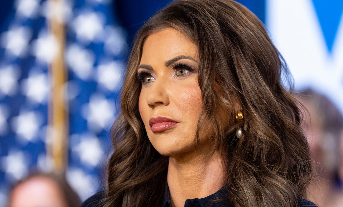 Detienen a sospechoso por robo del bolso de la secretaria de Seguridad Nacional, Kristi Noem. Foto: AP