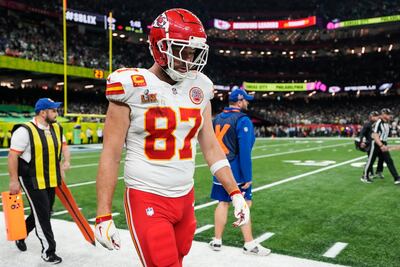 Travis Kelce se toma un tiempo para replantear su futuro en la NFL
