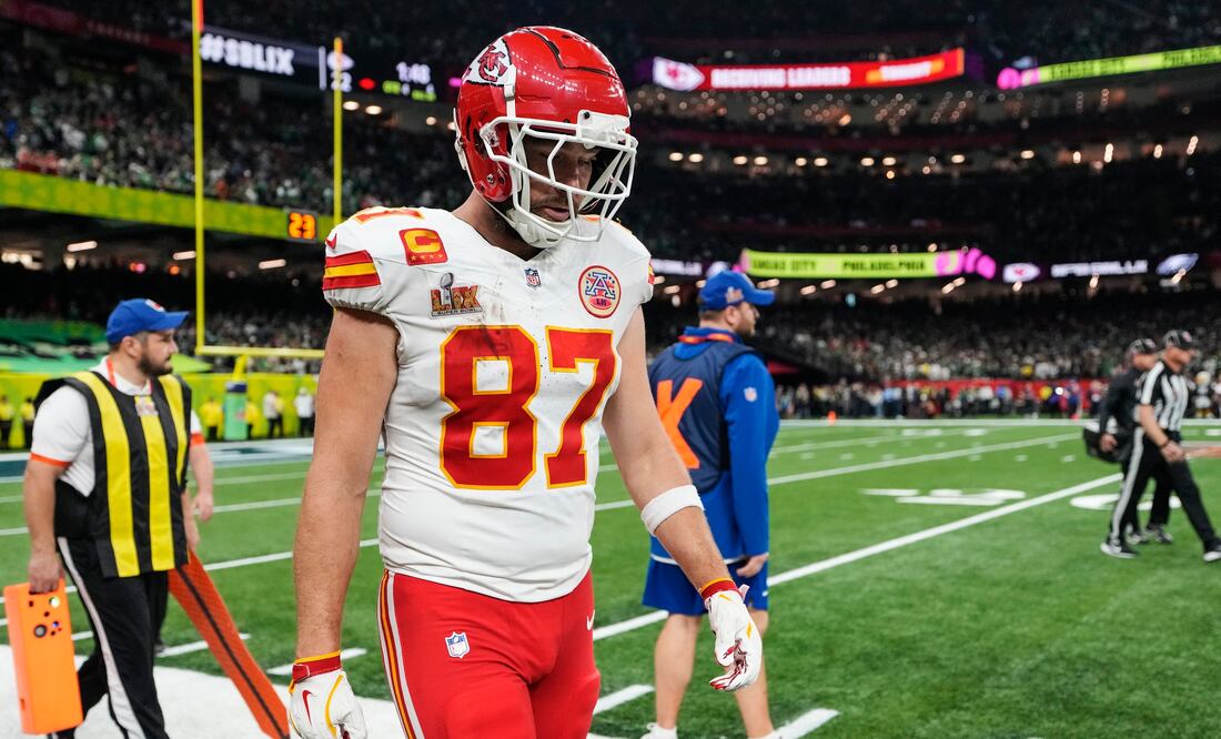 Travis Kelce se toma un tiempo para replantear su futuro en la NFL. (AP Photo/Ashley Landis)