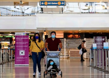 Los Ángeles deja de requerir cubrebocas en transporte público y aeropuertos