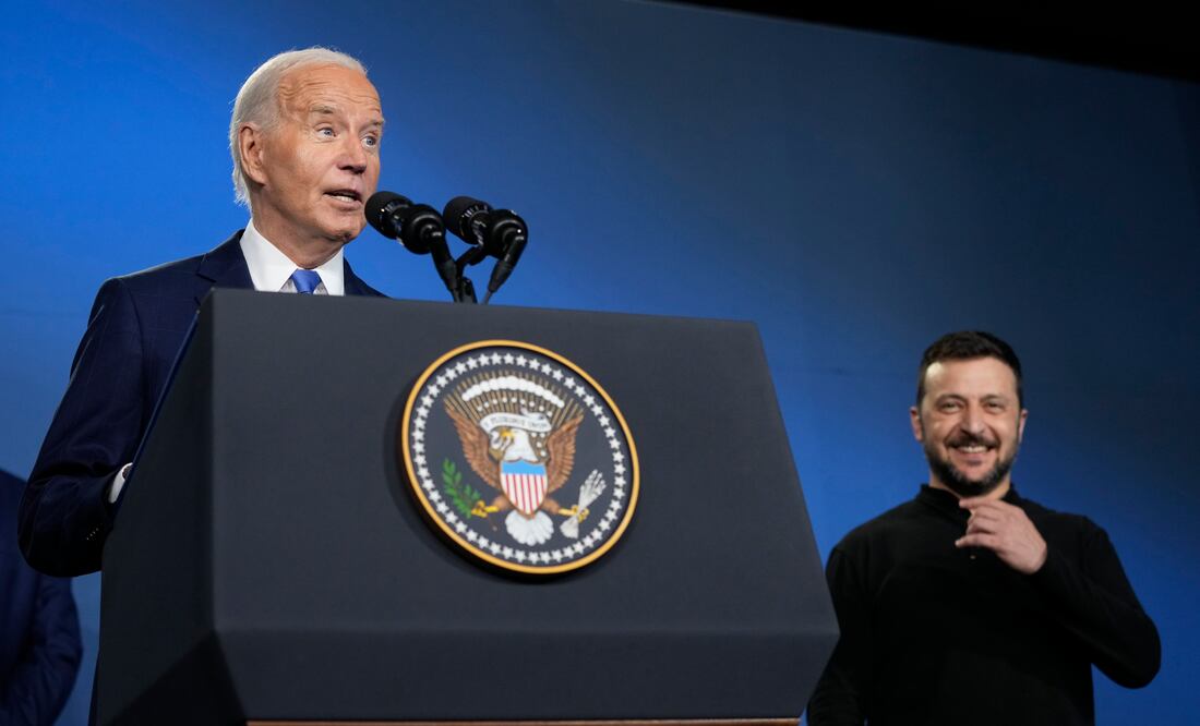 Biden presenta a Zelenski como Putin en la ceremonia de la OTAN y se corrige (AP Photo/Susan Walsh)