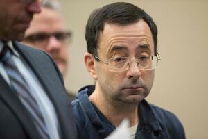 Escándalo en prisión: Larry Nassar, el médico condenado por abusos sexuales, es apuñalado
