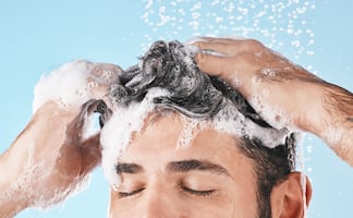 ¡No es necesario bañarse todos los días! Esto dice Harvard acerca de la frecuencia y la salud