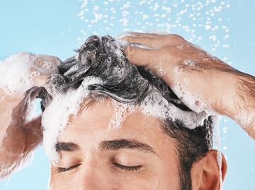 ¡No es necesario bañarse todos los días! Esto dice Harvard acerca de la frecuencia y la salud