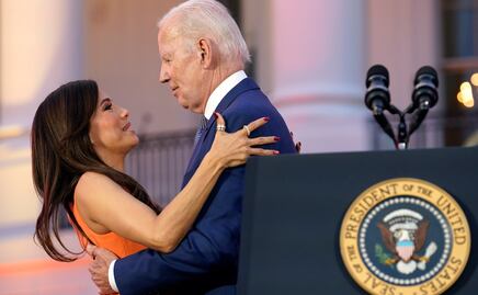 Video. Acusan a Joe Biden de tocar indebidamente a Eva Longoria en la Casa Blanca